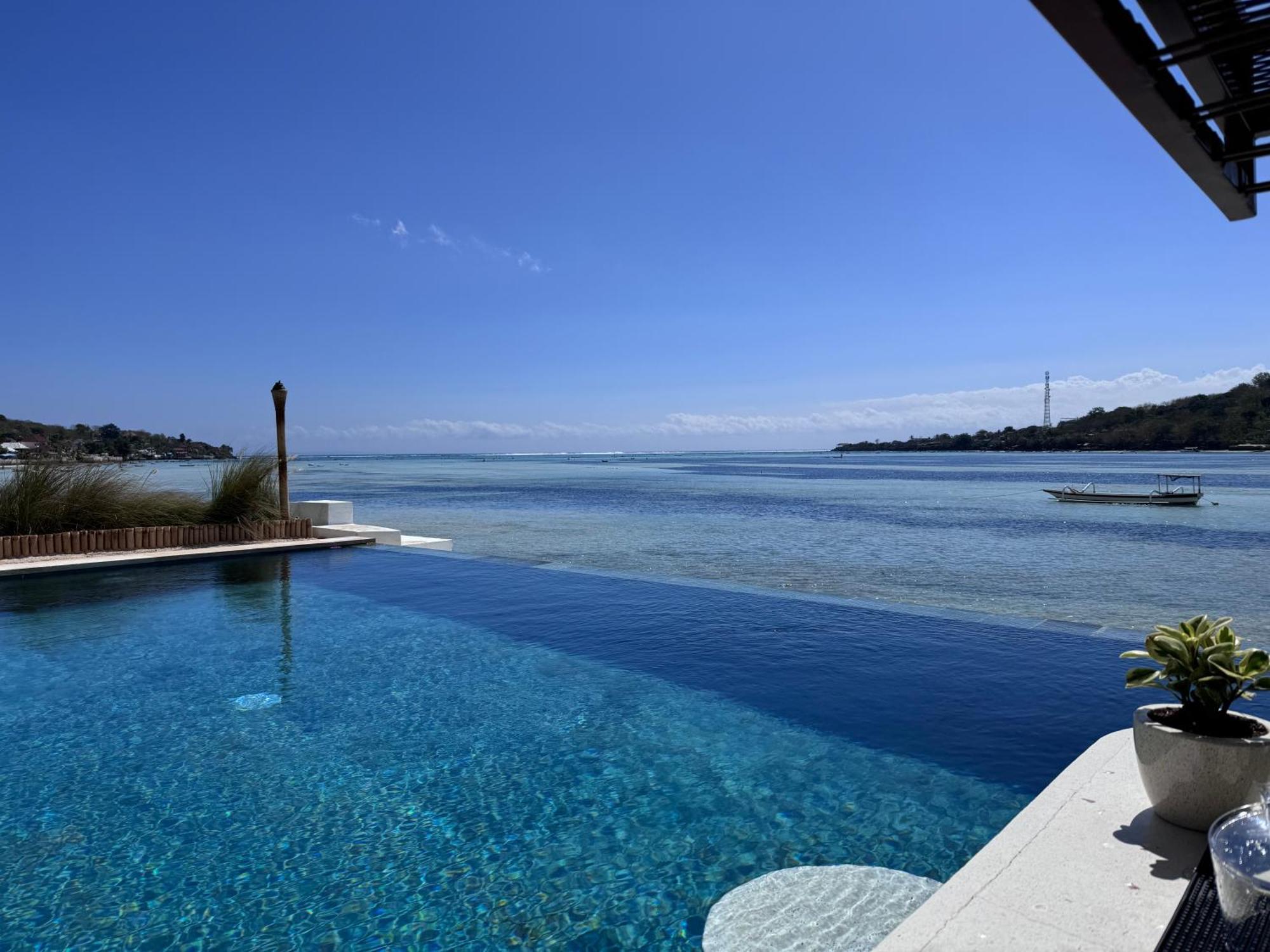 Segara Seaside Resort Lembongan Exterior photo